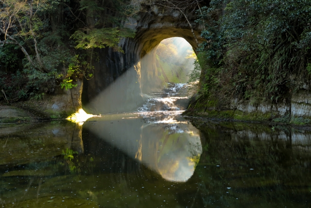 亀岩の洞窟